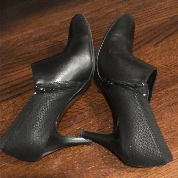 High heel booties - Picture 3 of 3